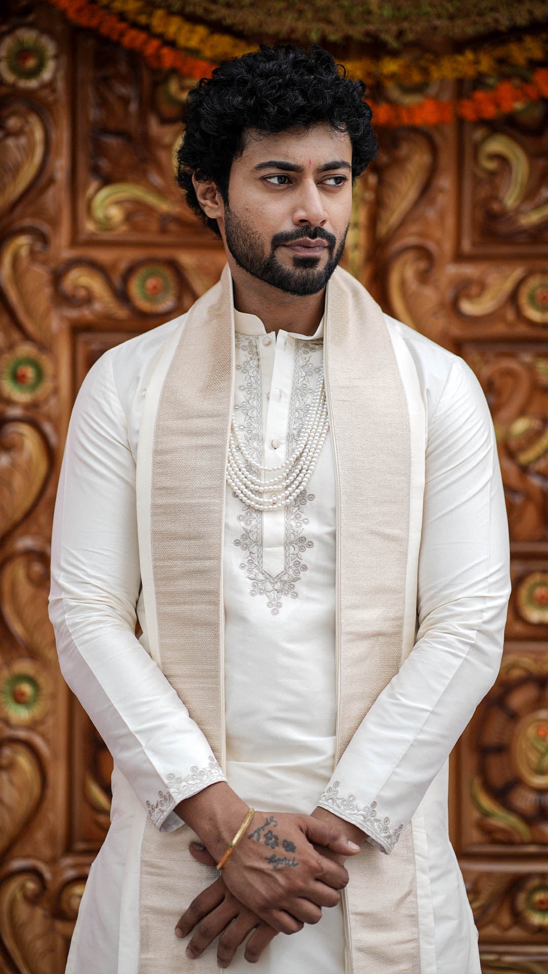A Legacy Woven in Ivory     शुभ्रवर्णे निबद्धा परम्परा