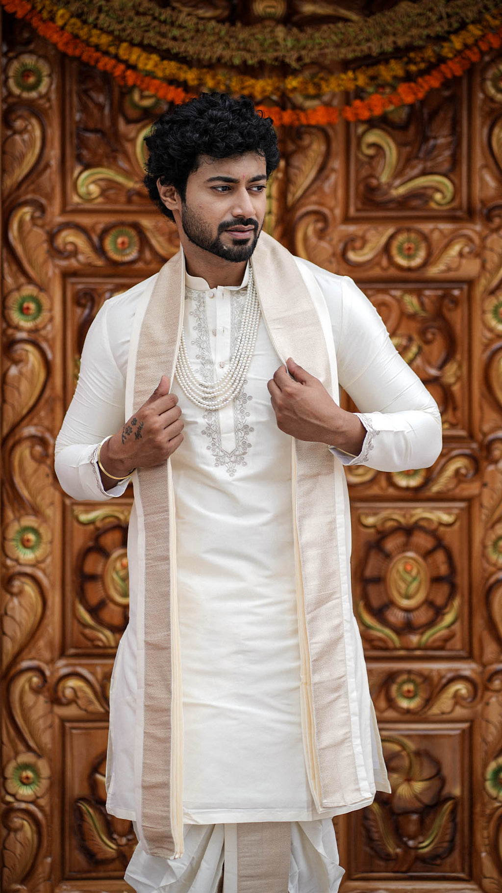 A Legacy Woven in Ivory     शुभ्रवर्णे निबद्धा परम्परा