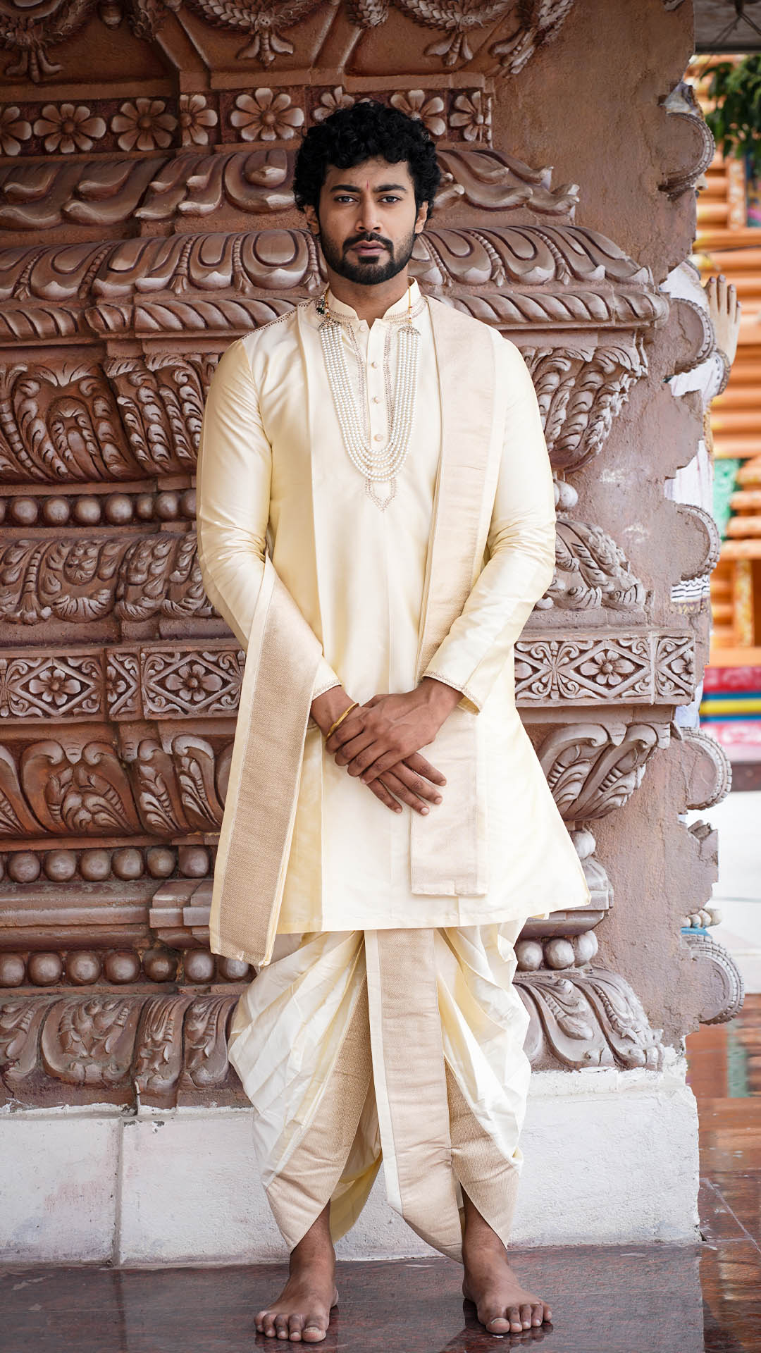 Golden Roots, Rose-Tinted Grace     स्वण�मूलम्