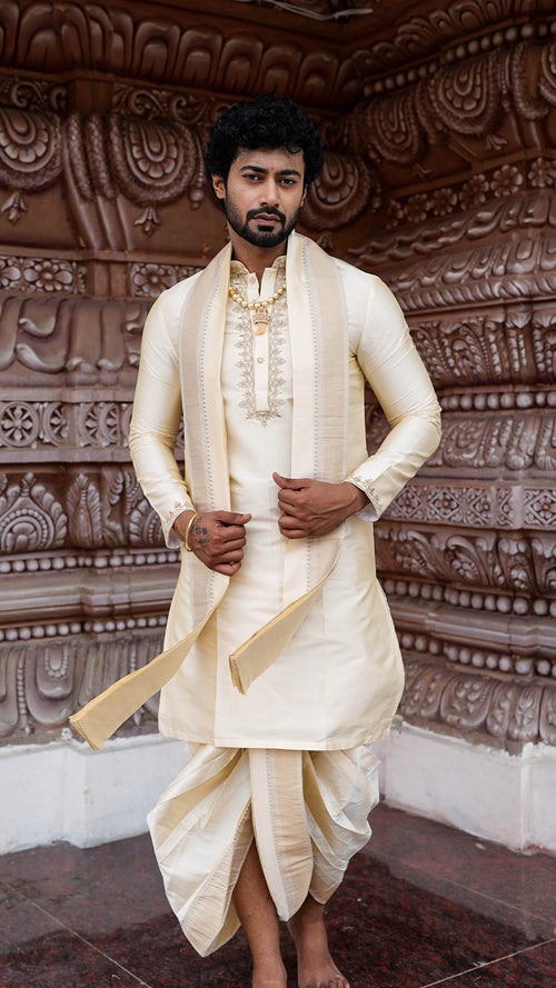 Elegance in Every Thread  प्र�तप्रतन्तु लावण्यं �नबद्धम्