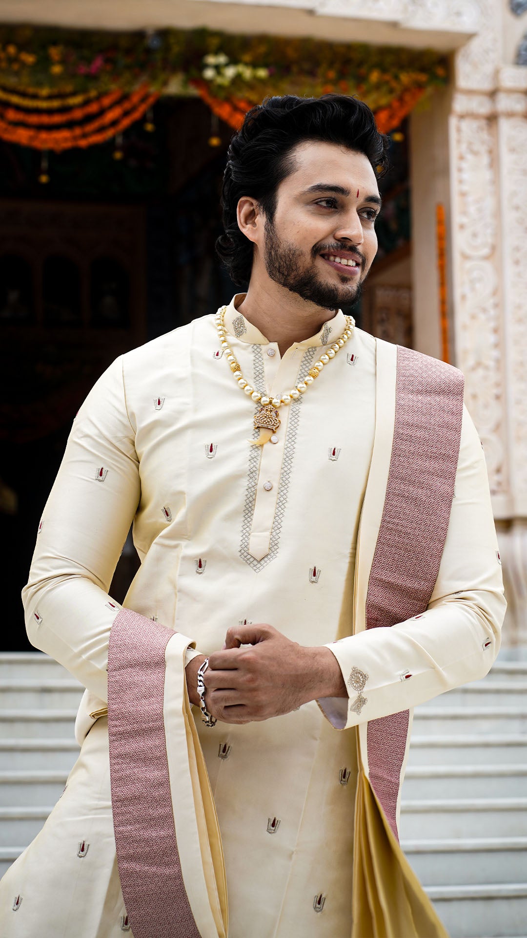 Tradition in Every Motif     प्र�तप्र�च�े परम्परा �नब�ा