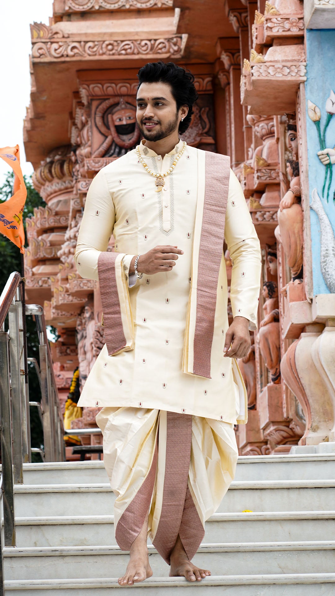 Tradition in Every Motif     प्र�तप्र�च�े परम्परा �नब�ा