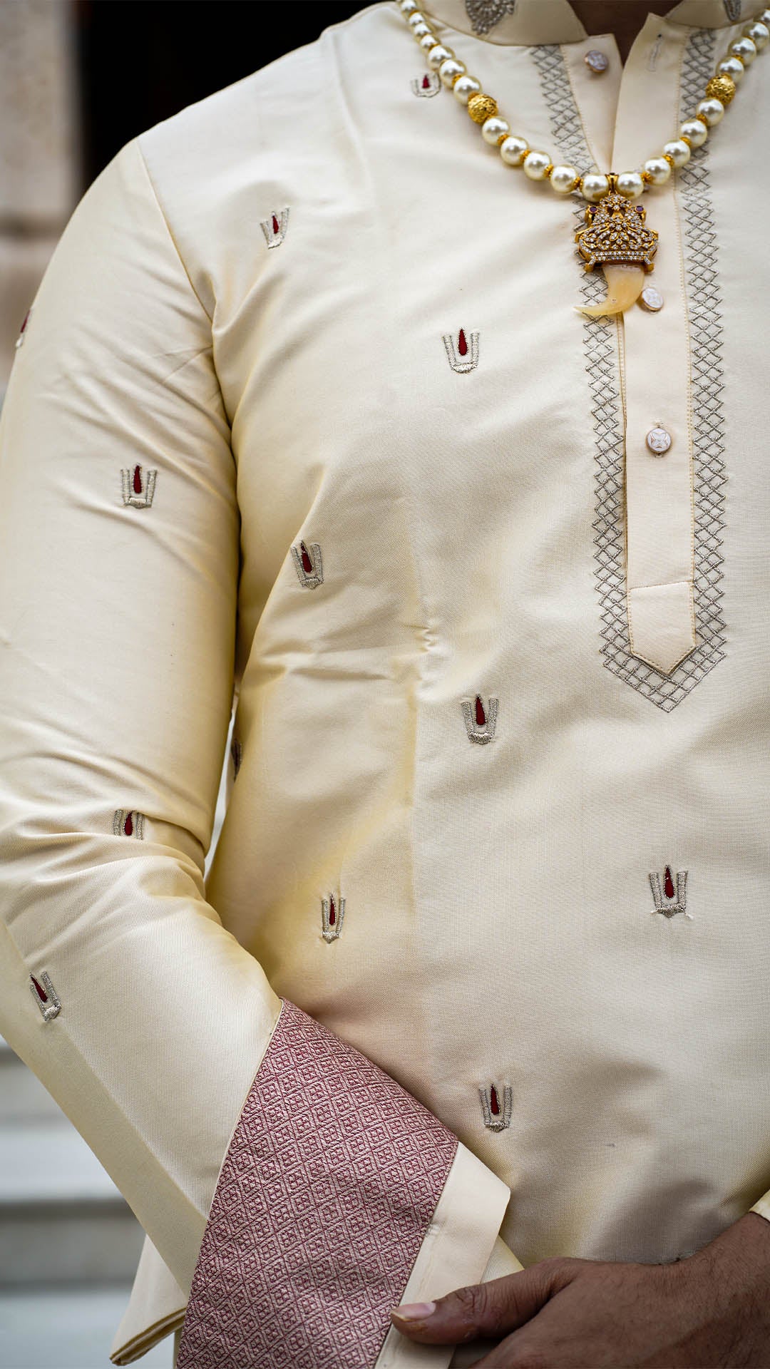 Tradition in Every Motif     प्र�तप्र�च�े परम्परा �नब�ा