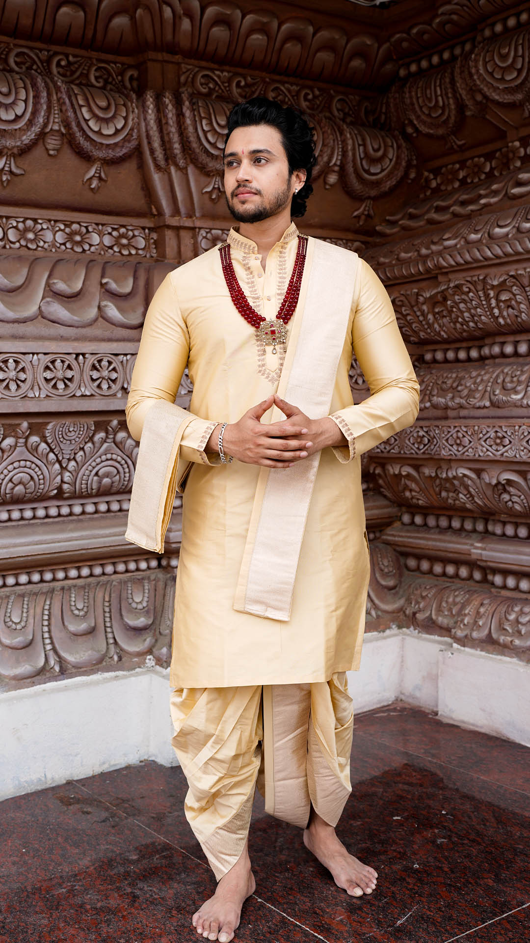 Woven with Nature, Framed in Tradition          परम्परायां �नवे�शतम्