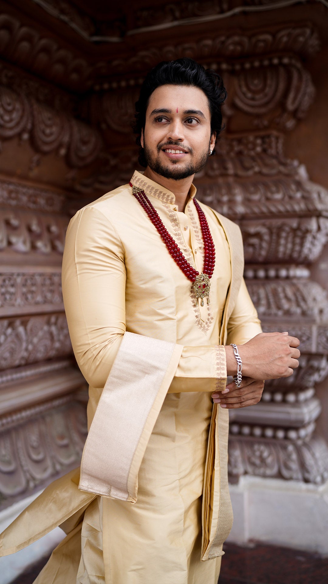 Woven with Nature, Framed in Tradition          परम्परायां �नवे�शतम्