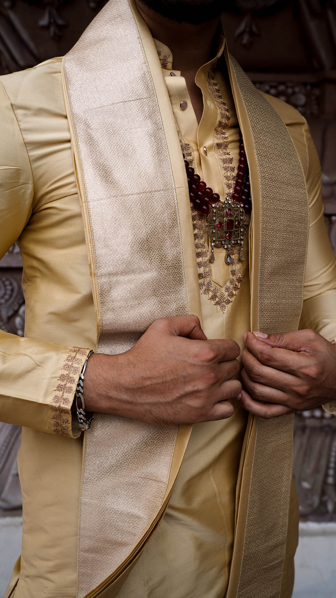 Woven with Nature, Framed in Tradition          परम्परायां �नवे�शतम्